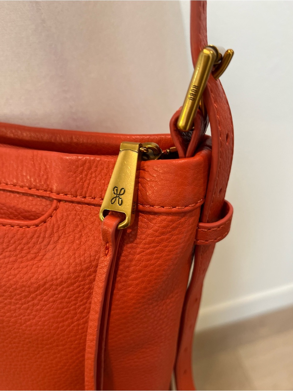 HOBO Coral Orange Pebbled Leather Crossbody Bag NWOT - Picture 5 of 14